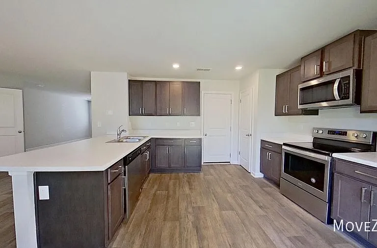 9319 Vineyard Grove Ln NE — Photo 5