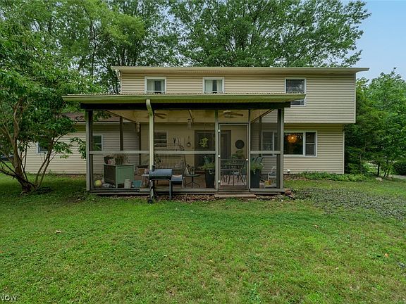 4th image of 511 Harvey St