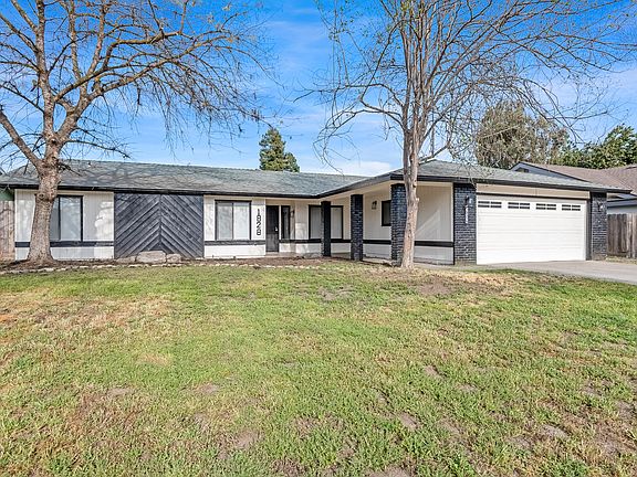 2nd image of 1828 E Hillcrest Drive