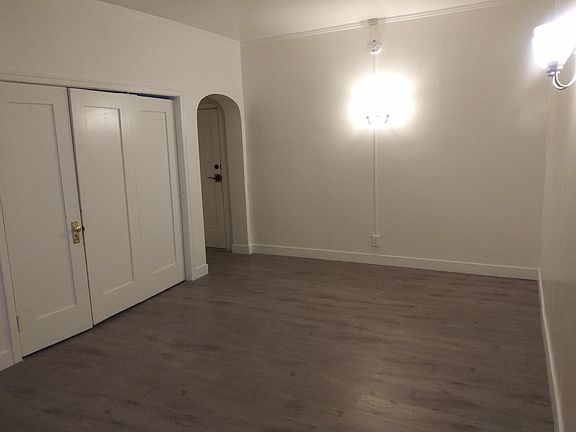 4th image of 1932 W 25th St APT 19
