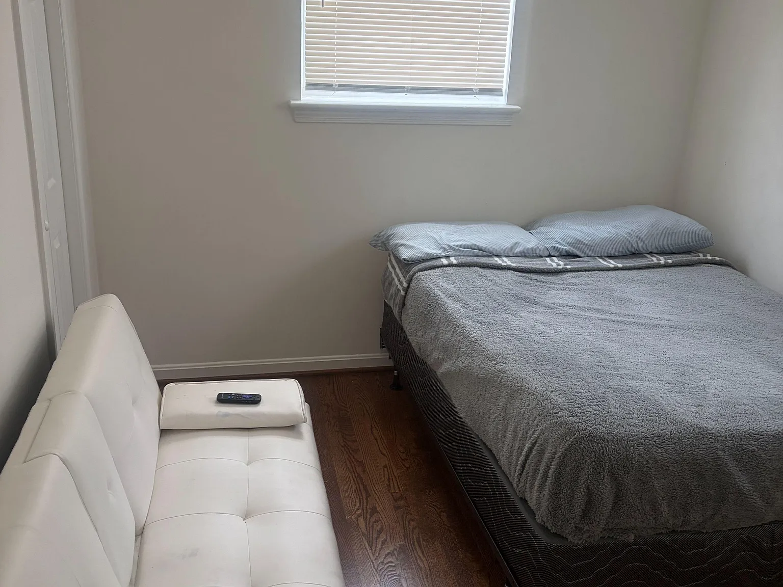 3 bed, 1.0 bath, 1050 sqft, $1,477 — Photo 1