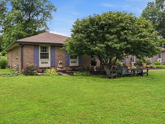 3rd image of 402 Ellington Dr