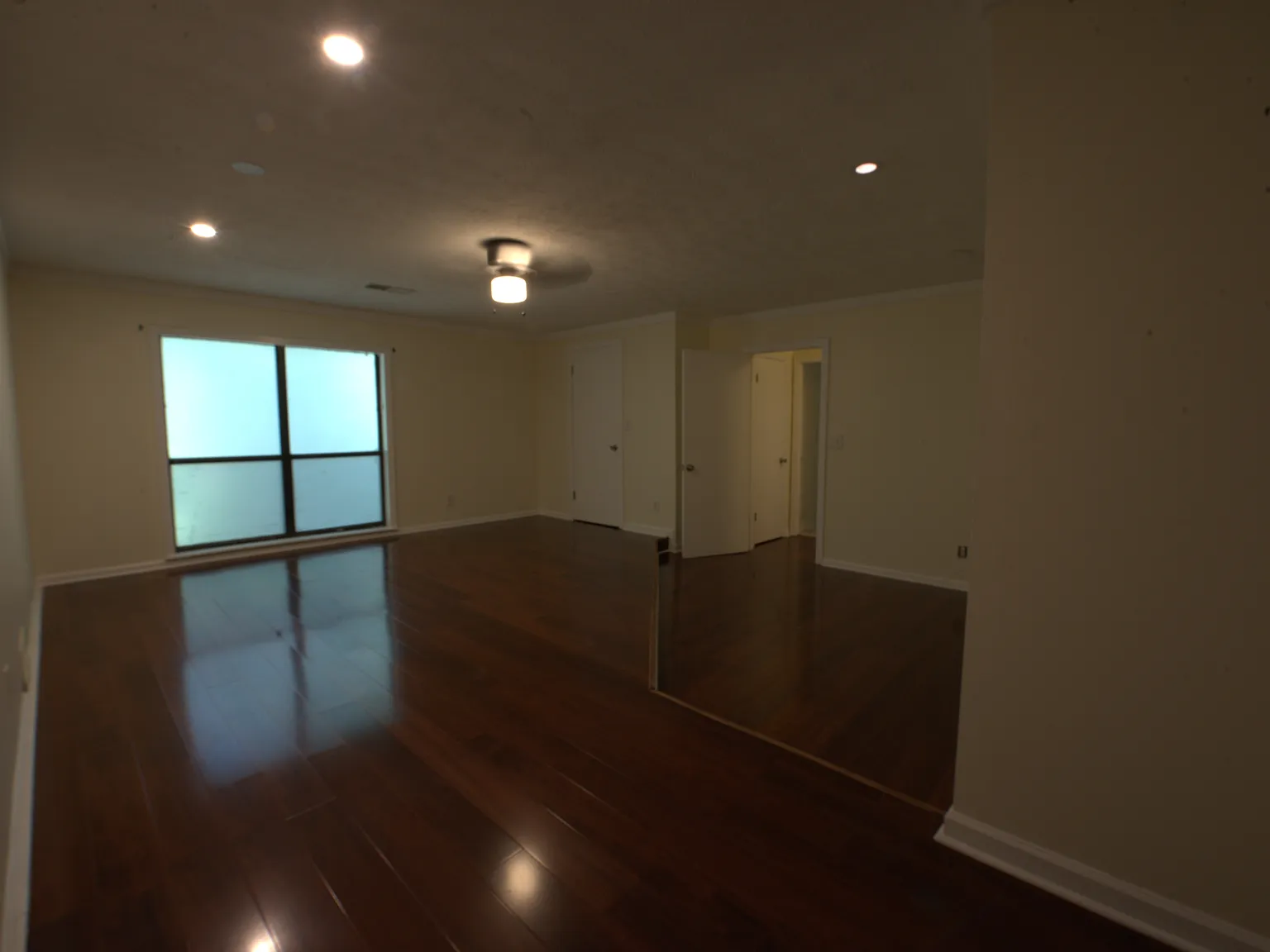 3 bed, 1800 sqft, $2,300 — Photo 2