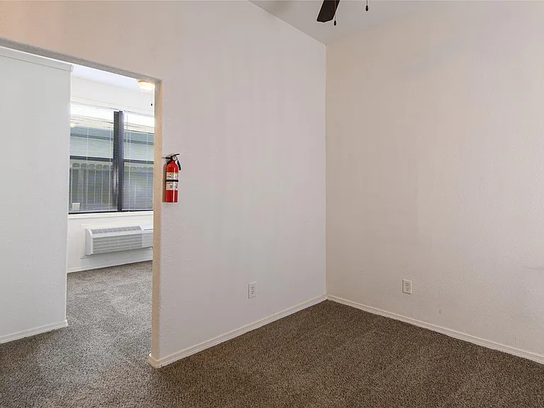 4705 Lyons Ave #7 — Photo 1