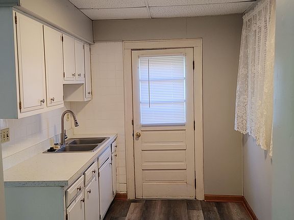 4th image of 2317 Broad St #1