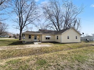 514 W Arthur St, Paris, IL 61944