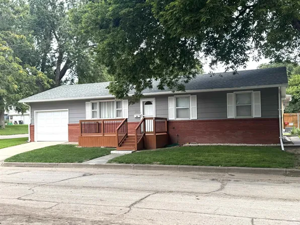 605 Huntress St, Clay Center, KS 67432