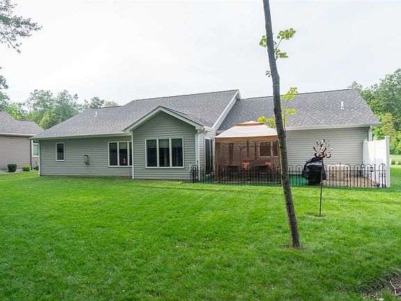 2nd image of 1183 W White Tail Dr