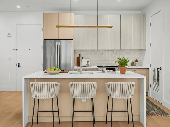 250 W 49th St, New York, NY