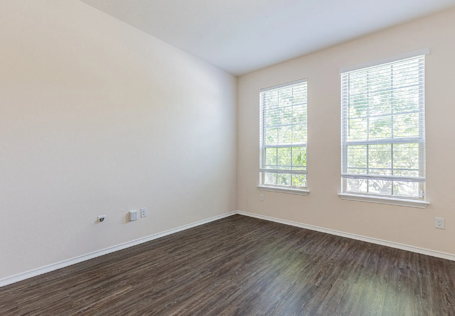 3 bed, 2.0 bath, 1800 sqft, $2,350 — Photo 4