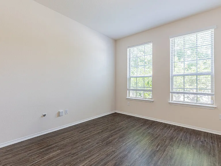11219 Pomona Park Dr — Photo 4