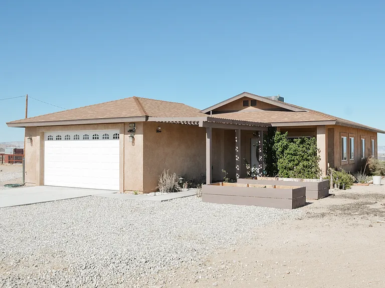 1381 Soledad Ave — Photo 1