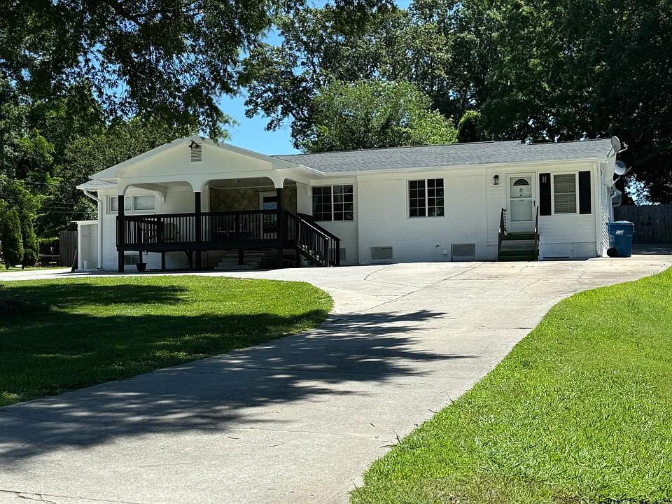 2407 Murray Cir