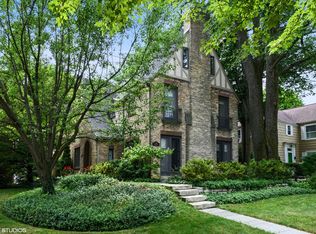 712 Kent Rd, Kenilworth, IL 60043