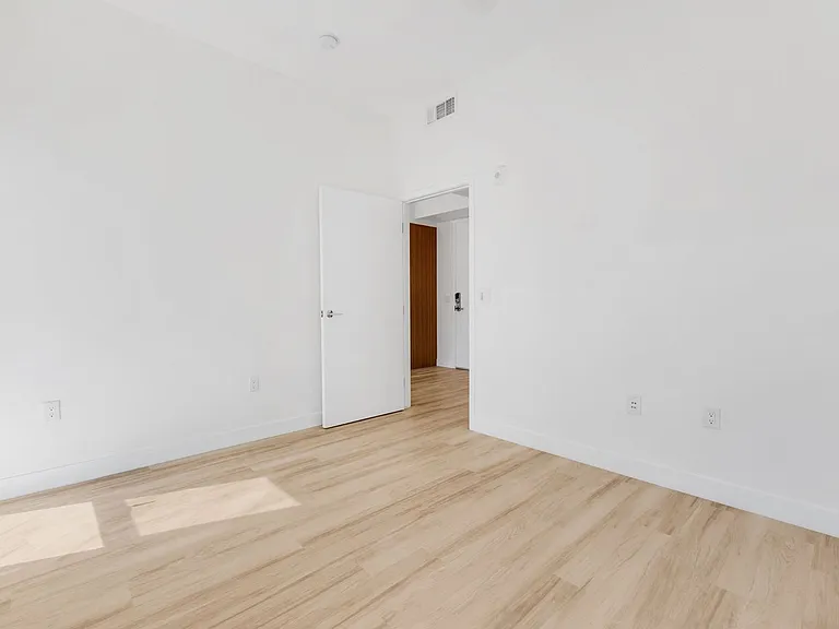 Uptown Lofts — Photo 28