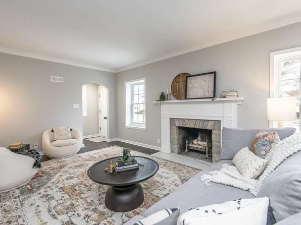 8908 West Stickney AVENUE, Wauwatosa, WI 53226