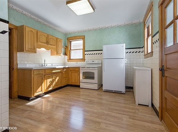 4th image of 6141 W Waveland Ave