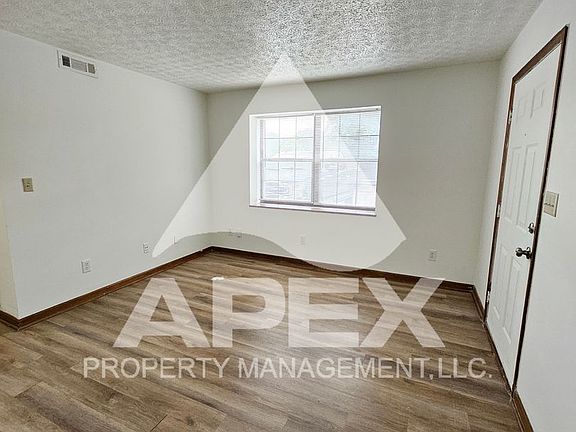 4th image of 5603 Lon Roberts Dr