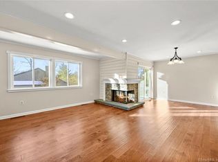 8 S Meadows Rd #8, Woodbury, CT 06798