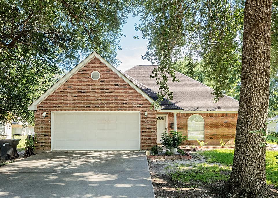 1st image of 407 Sunny Ln