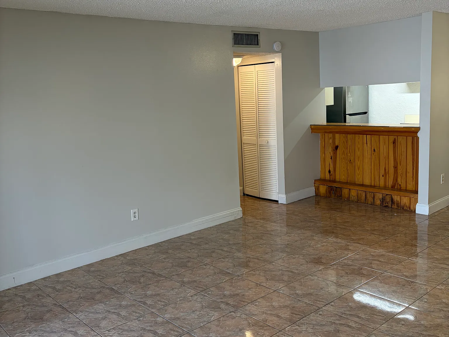 2 bed, 1055 sqft, $2,100 — Photo 4