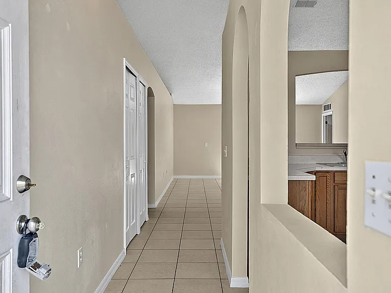 75 London Dr — Photo 3