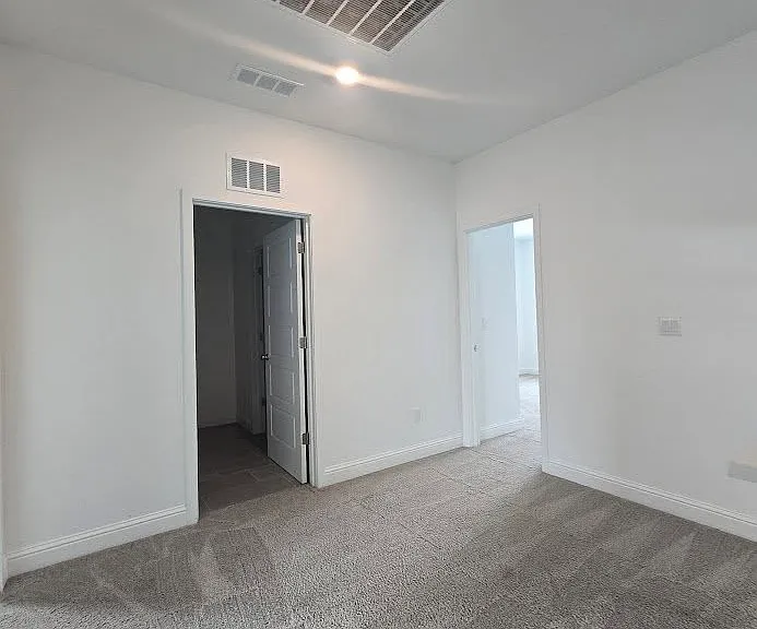 2320 S Claremont Ave — Photo 21