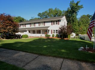 15 Mayhew Dr, Fairfield, NJ 07004