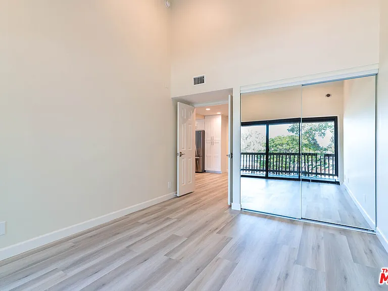 8515 Falmouth Ave #422 — Photo 16