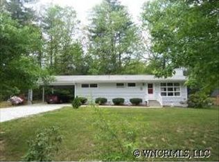 227 Sweetpea Ln, Hendersonville, NC 28791