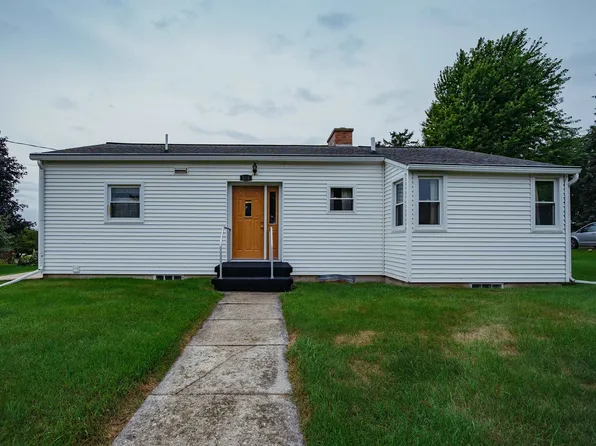 555 Pleasant Hill Ave, Lomira, WI 53048