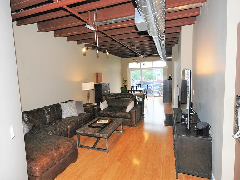 1103 N Main St — Photo 5