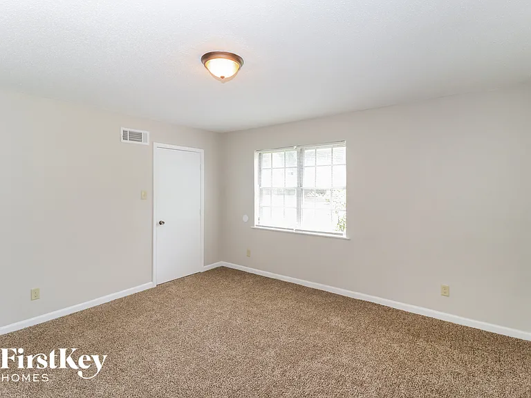 2801 Emerald St — Photo 12