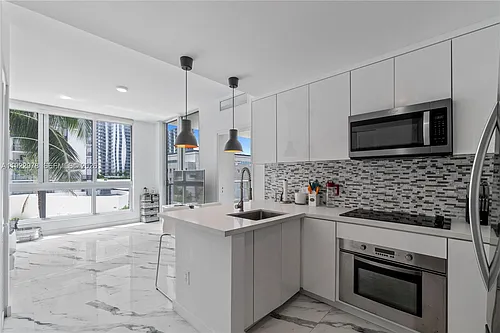 300 S Biscayne Blvd #T-1411 Photo 1