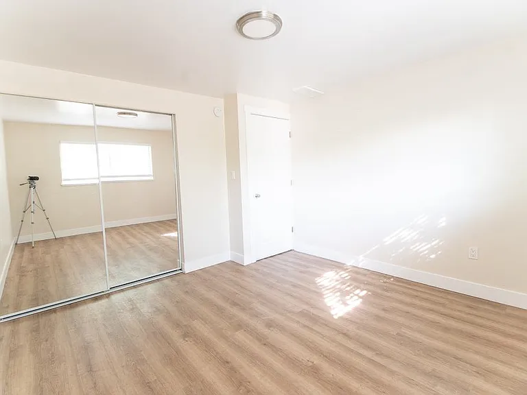 5220 W 5th Ave — Photo 8