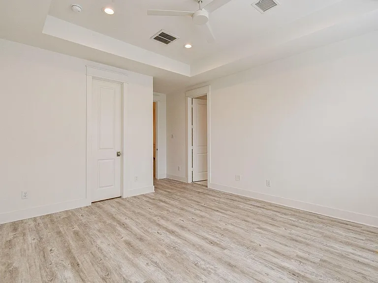 2705 Oakwood Crest Ln — Photo 5