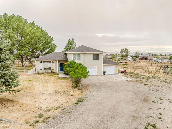 811 White Oak Dr, Spring Creek, NV 89815