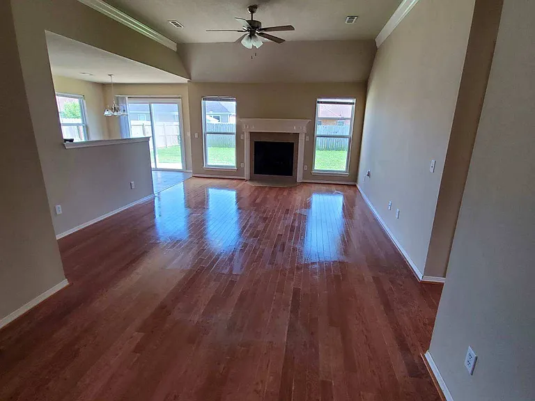 308 E Sweetwater Dr — Photo 2