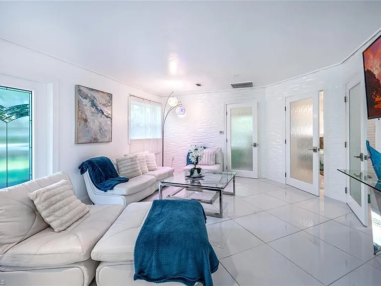 5940 English Oaks Ln — Photo 35