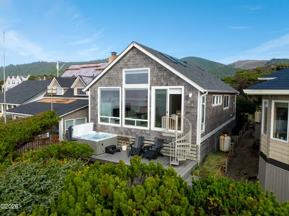 1227 N Pacific Ln, Rockaway Beach, OR 97136