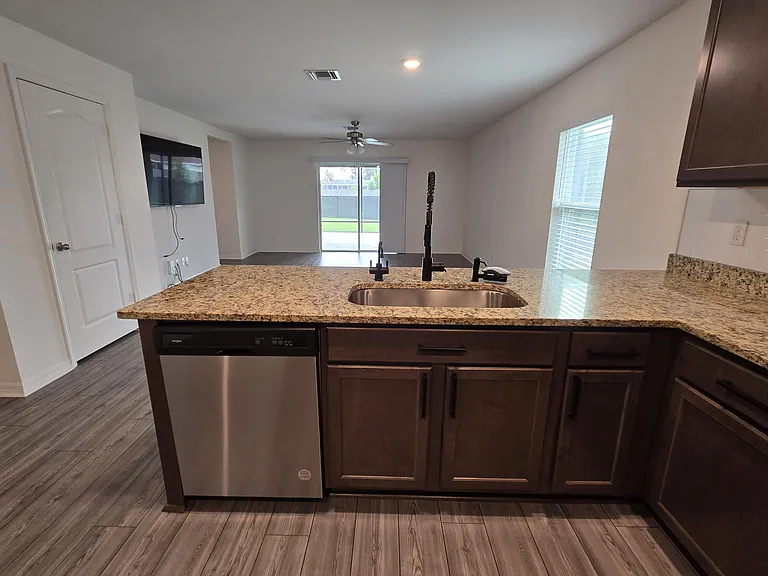 2198 SW Algiers St — Photo 28