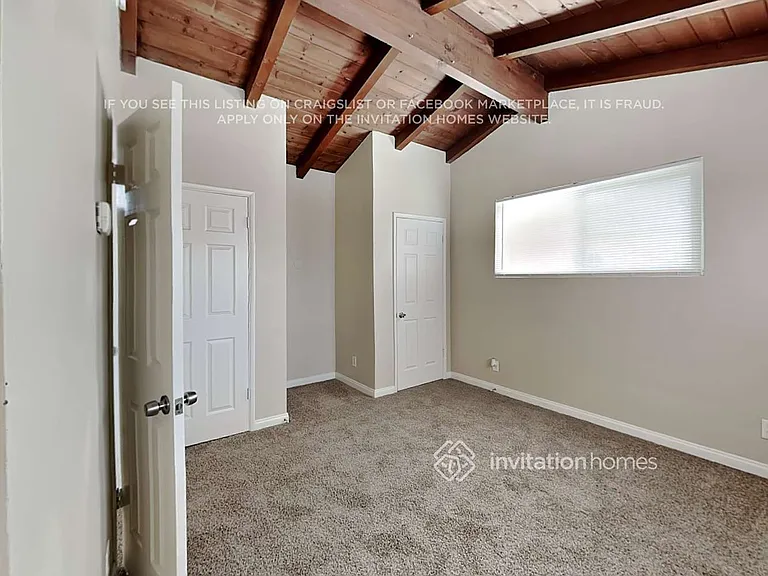 18601 Victory Blvd — Photo 12