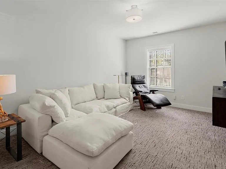 4001 Haverhill Dr NE — Photo 41