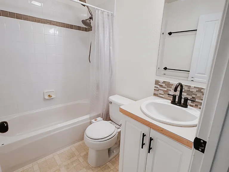 6725 Queens View Cir — Photo 26