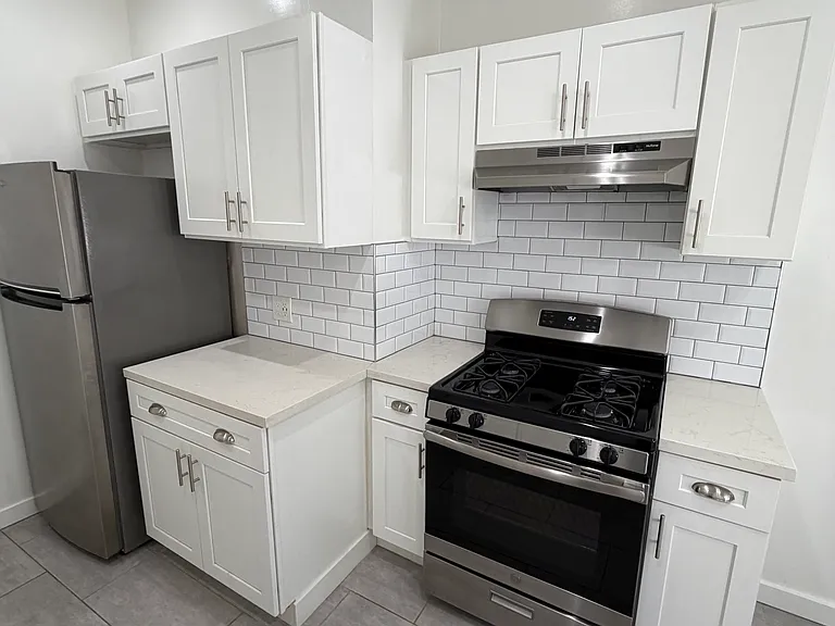 Melrose Plaza LLC — Photo 7