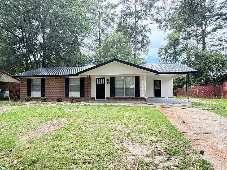 1103 Rosewood Dr