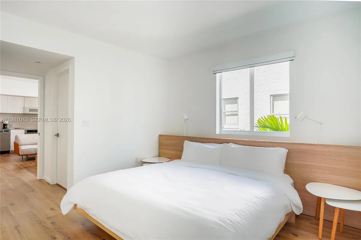Building Photo - 136 NE 46th St #3