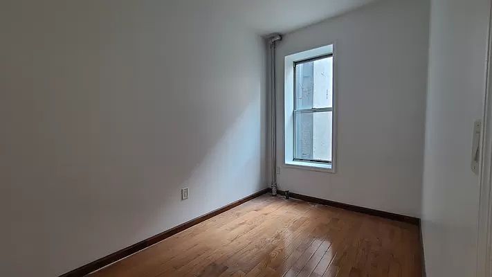 2nd image of 83 Chrystie St #4