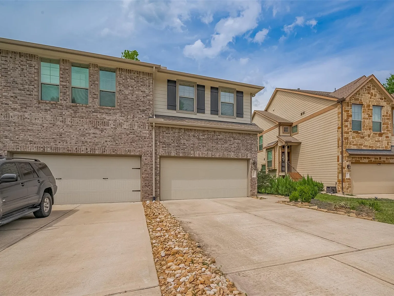 3 bed, 2.5 bath, 1760 sqft, $2,000 — Photo 2