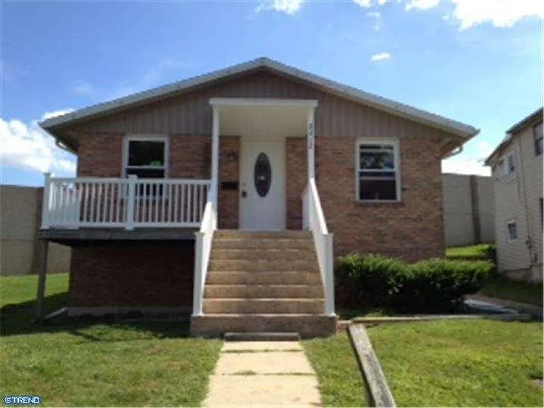 2212 McKinley Ave photo 1
